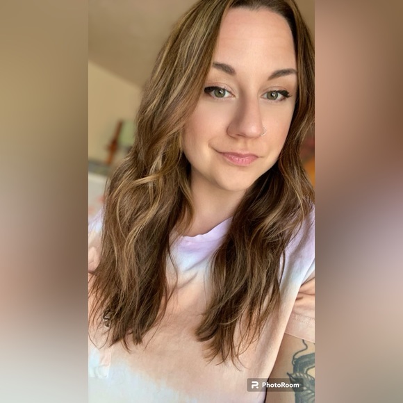 ✨Meet your Posher, Melissa✨ - Picture 2 of 2